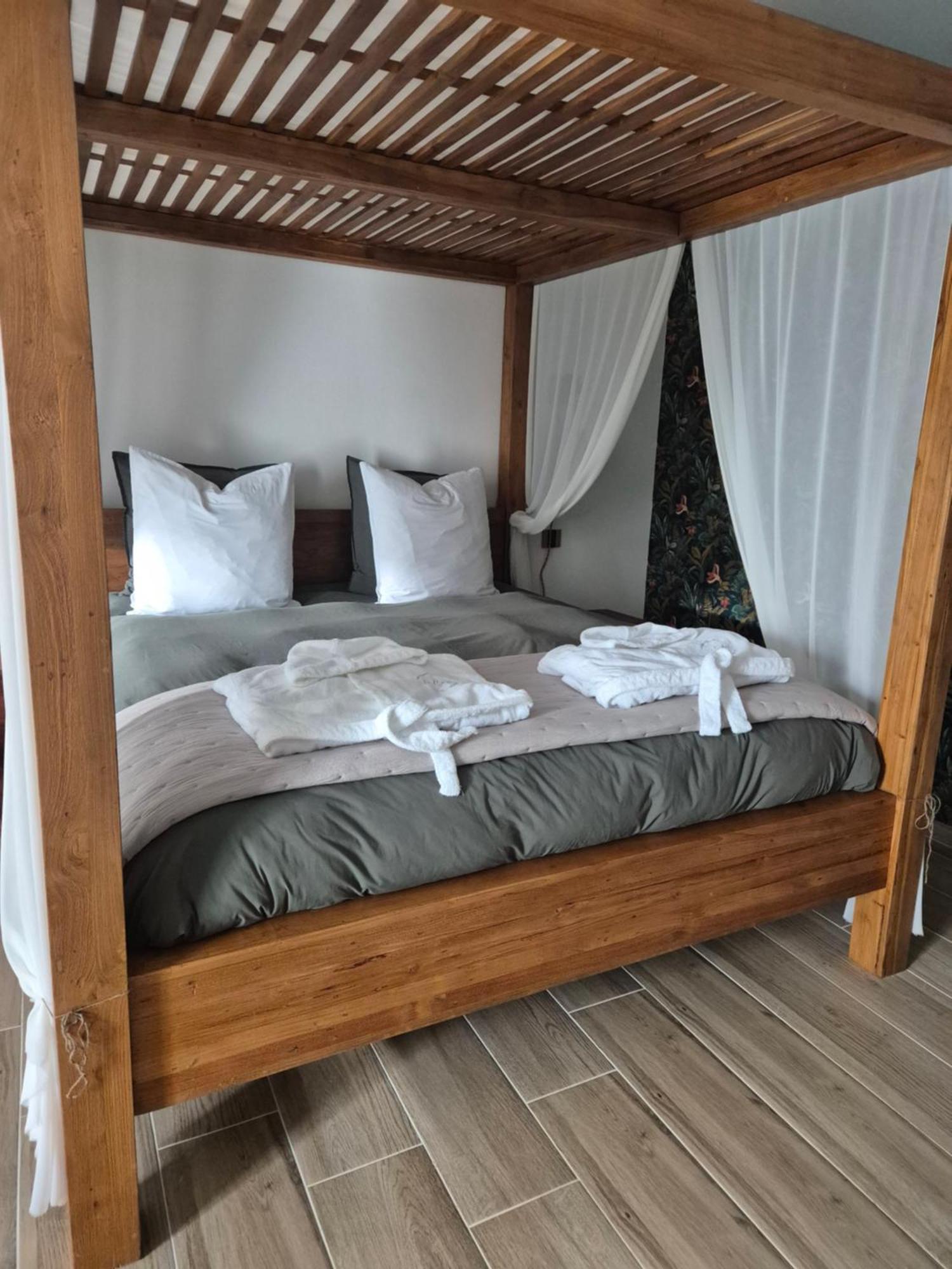 Le Cocoon - Jacuzzi, Sauna Et Piscine Privee Carpentras Exterior foto